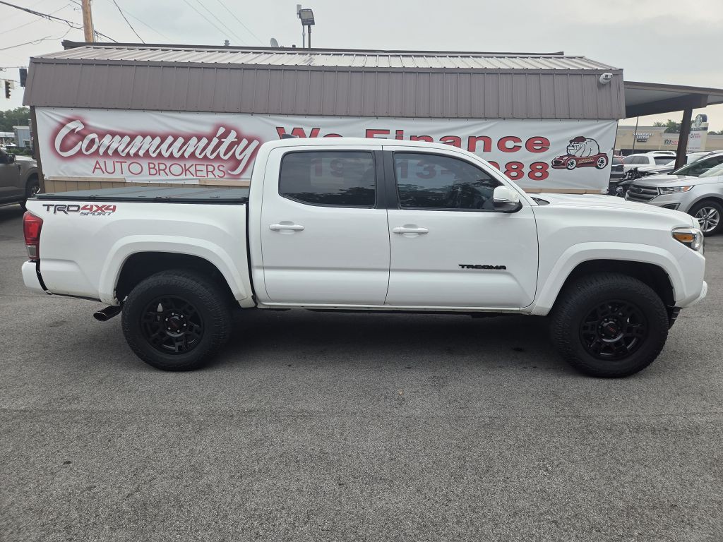 2017 Toyota Tacoma Image 2