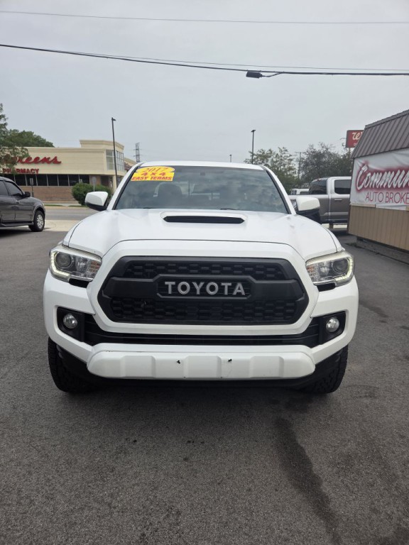 2017 Toyota Tacoma Image 3