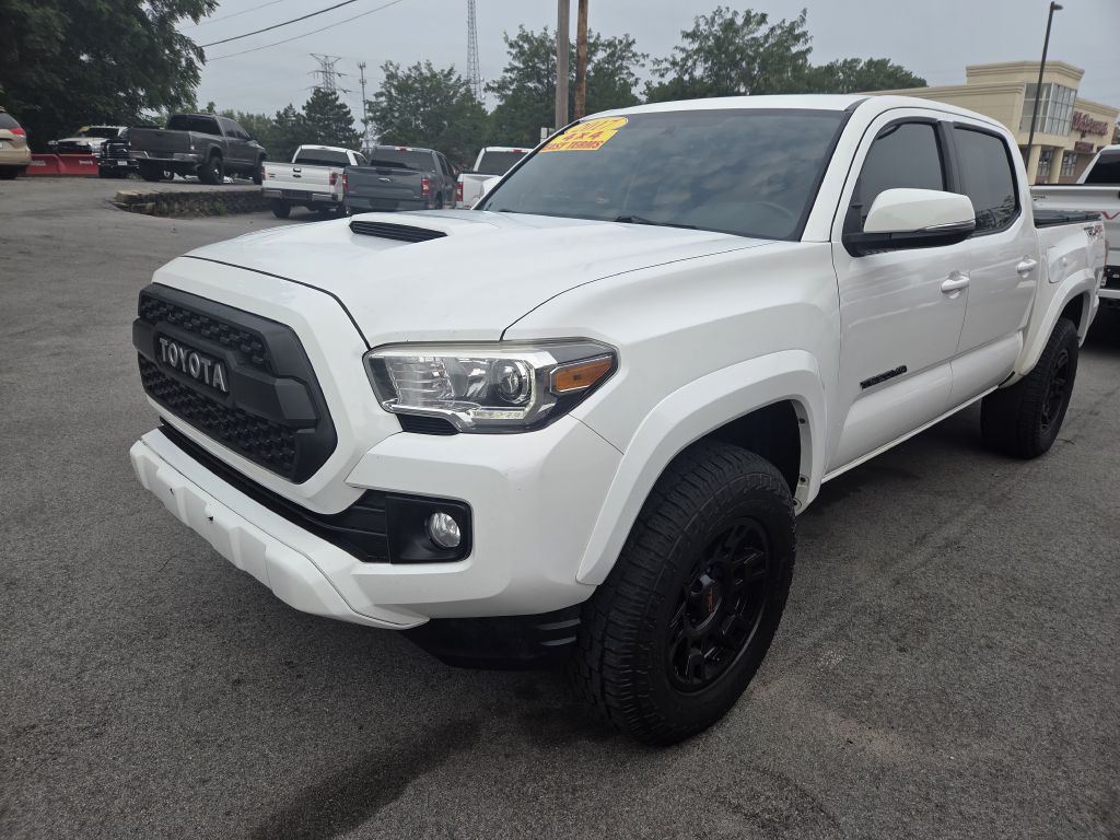2017 Toyota Tacoma Image 4