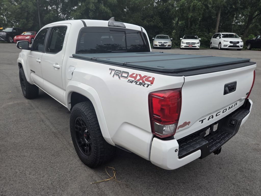2017 Toyota Tacoma Image 5
