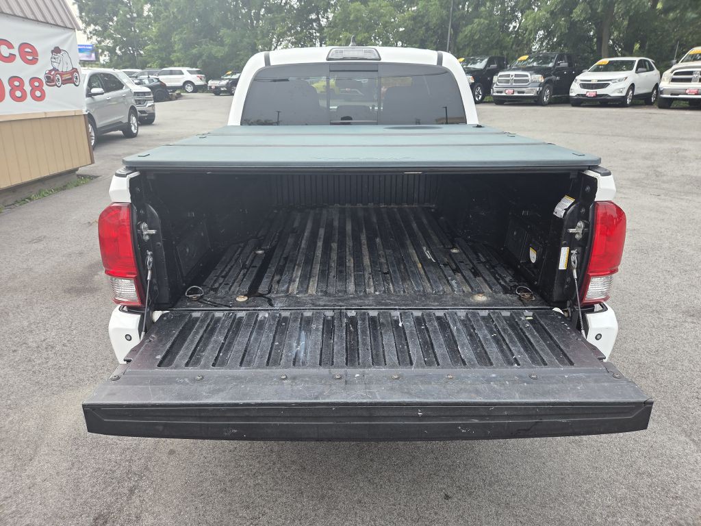 2017 Toyota Tacoma Image 7