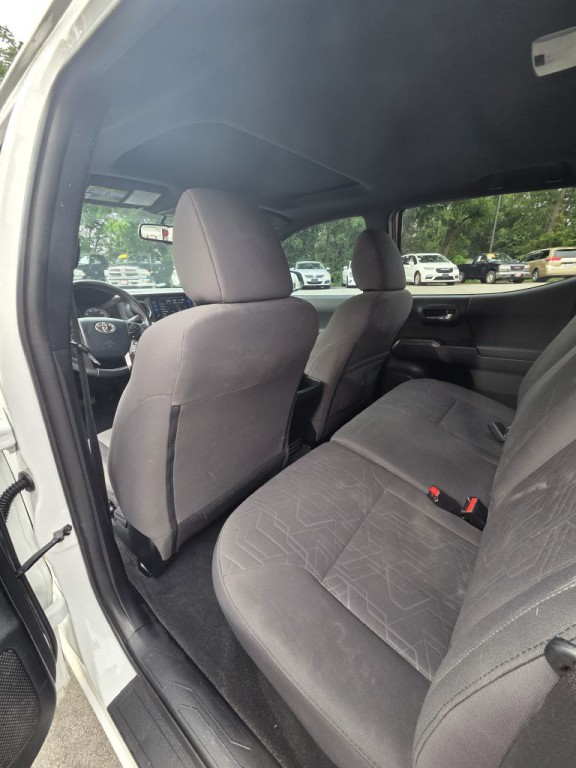 2017 Toyota Tacoma Image 12