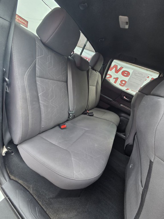 2017 Toyota Tacoma Image 16