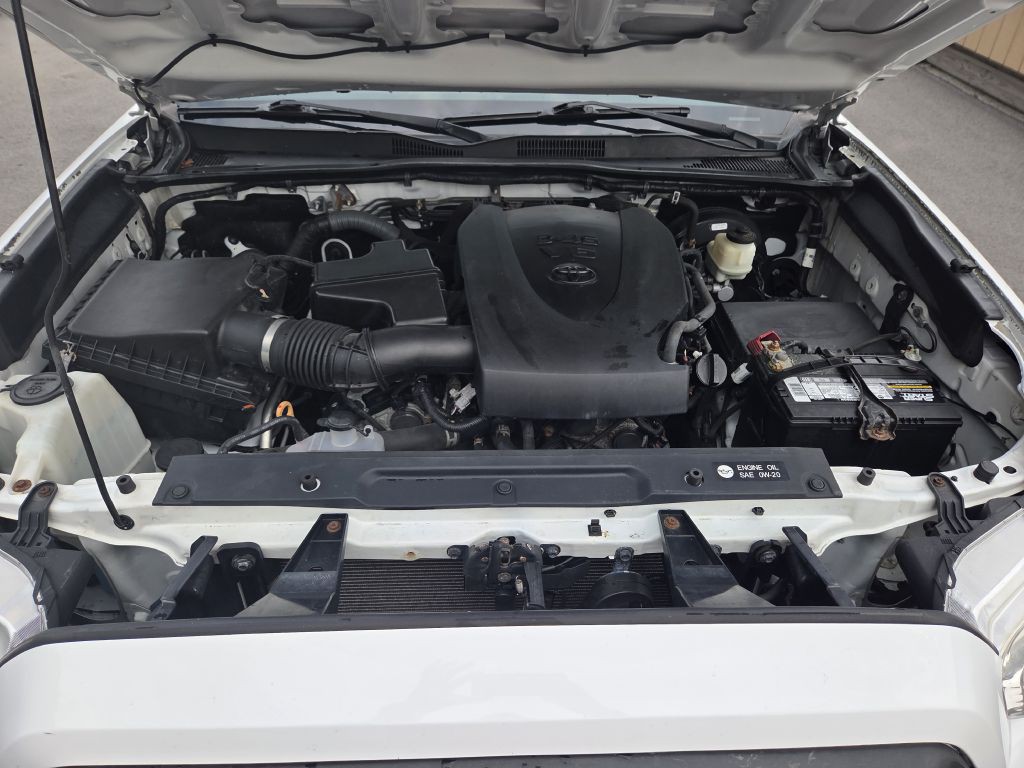 2017 Toyota Tacoma Image 25