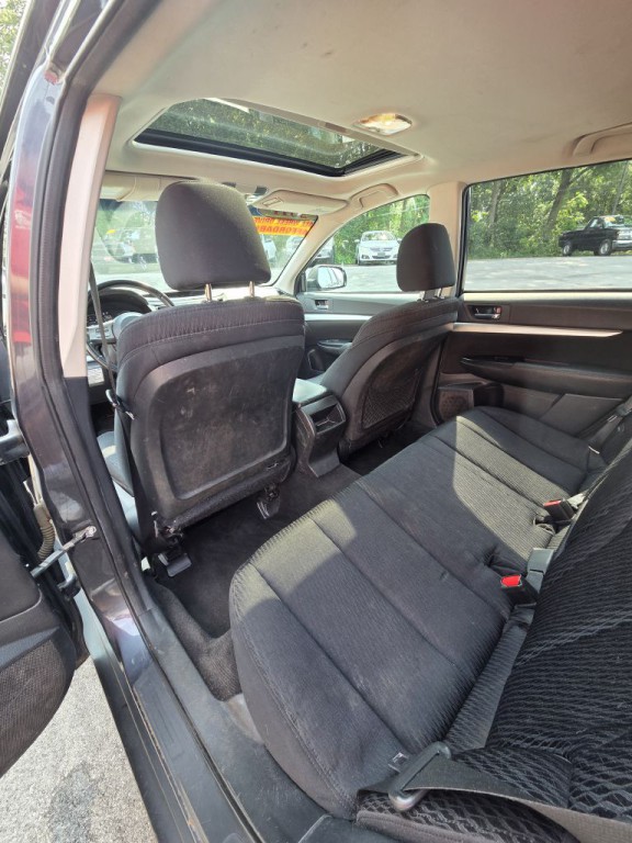 2011 Subaru Outback Image 10