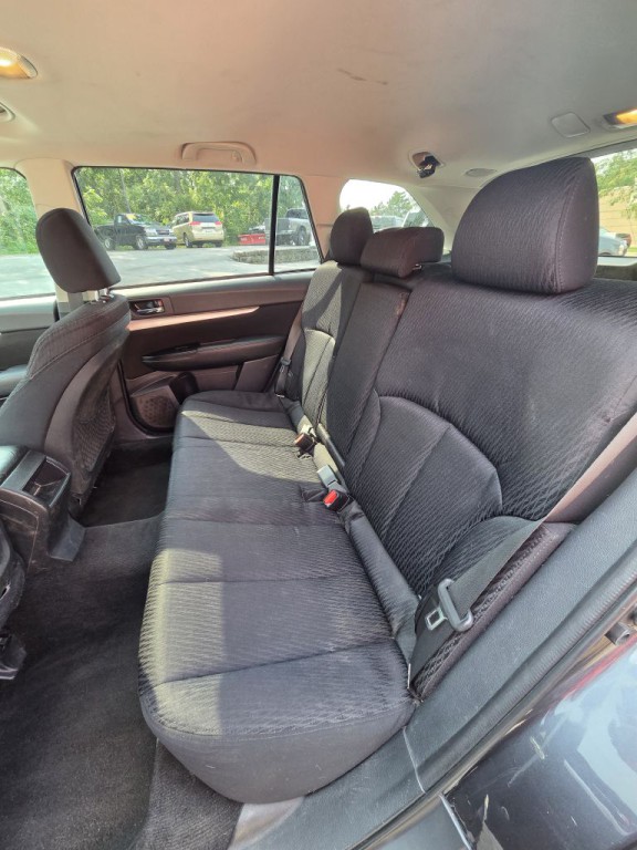 2011 Subaru Outback Image 12