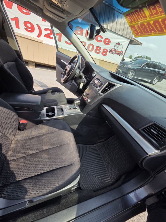 2011 Subaru Outback Image 17