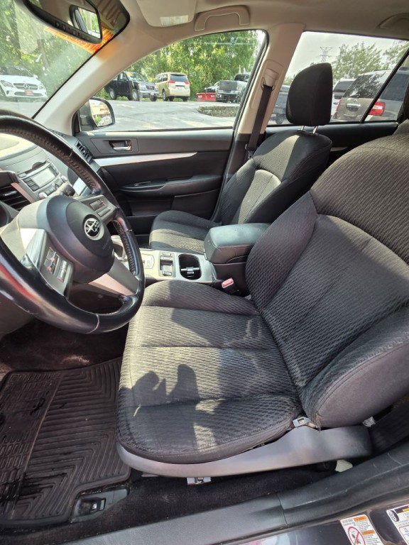 2011 Subaru Outback Image 22