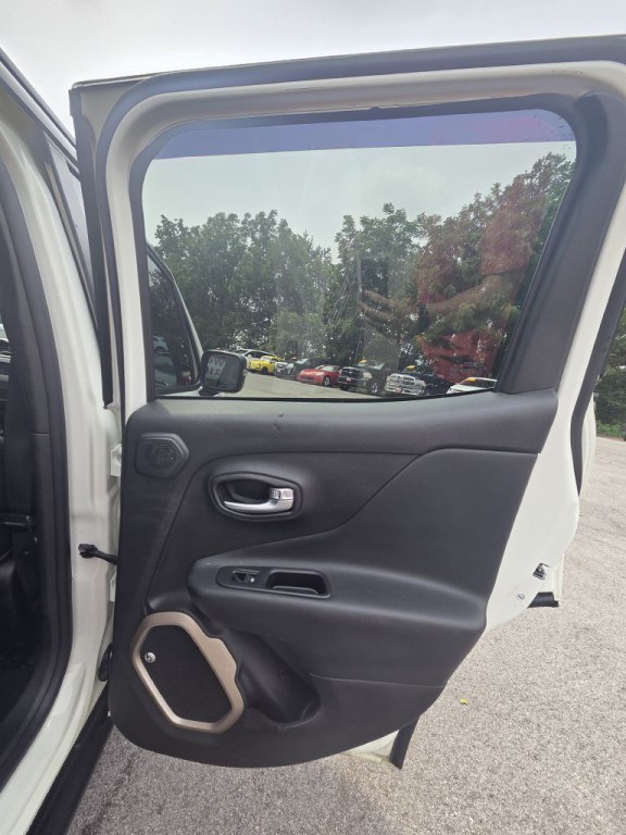 2017 Jeep Renegade Image 16