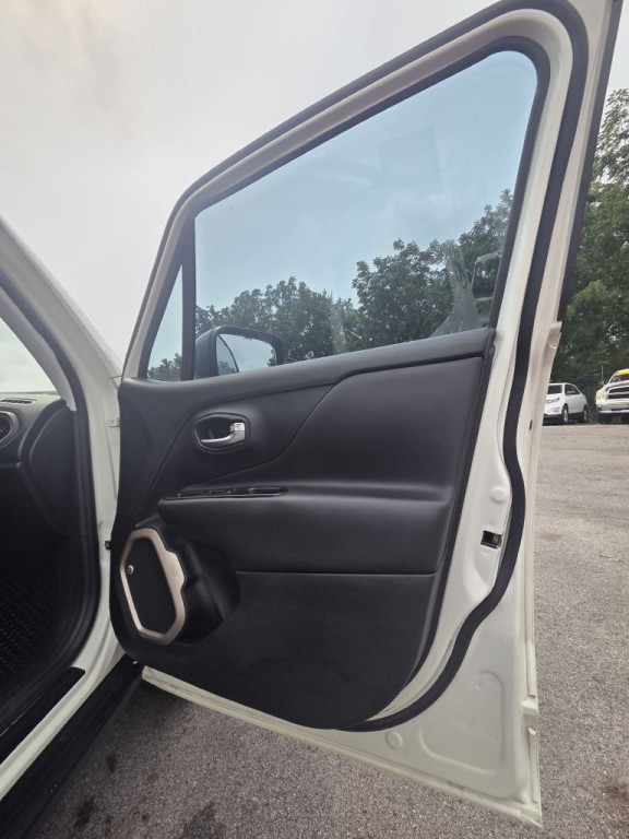 2017 Jeep Renegade Image 19