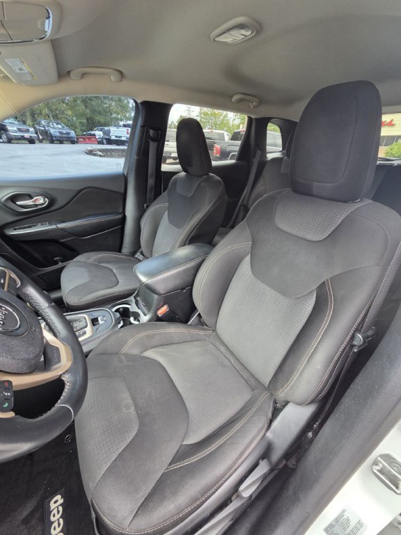 2015 Jeep Cherokee Image 12