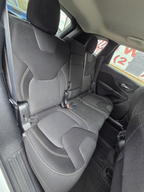 2015 Jeep Cherokee Image 18
