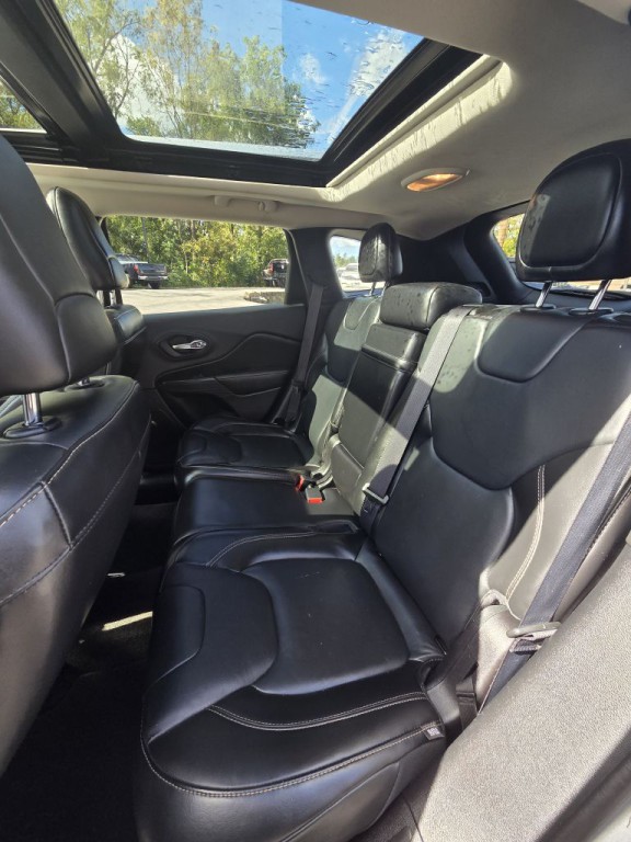 2015 Jeep Cherokee Image 16