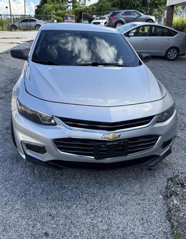 2016 Chevrolet Malibu Image 2