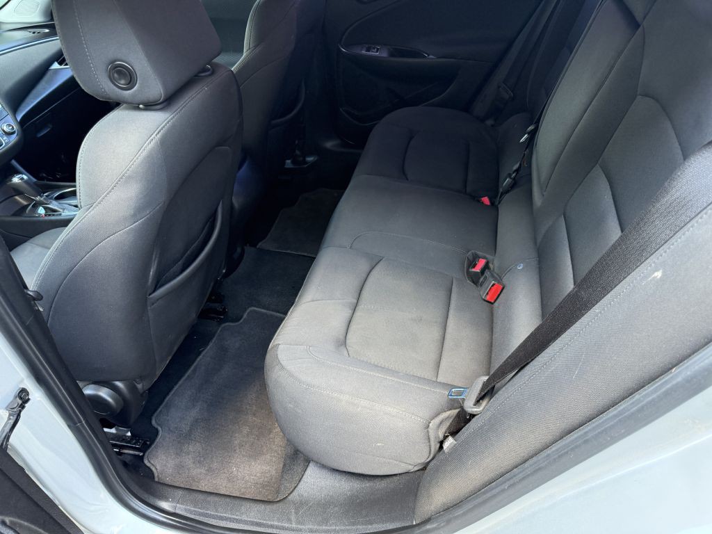 2016 Chevrolet Malibu Image 12
