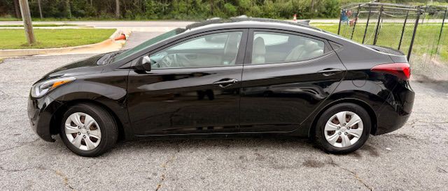 2016 Hyundai Elantra Image 3