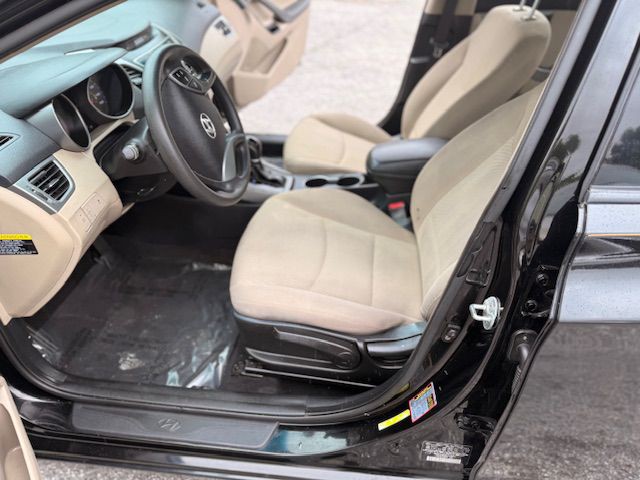 2016 Hyundai Elantra Image 9