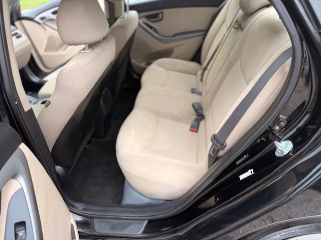 2016 Hyundai Elantra Image 12