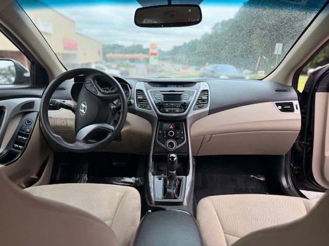 2016 Hyundai Elantra Image 13