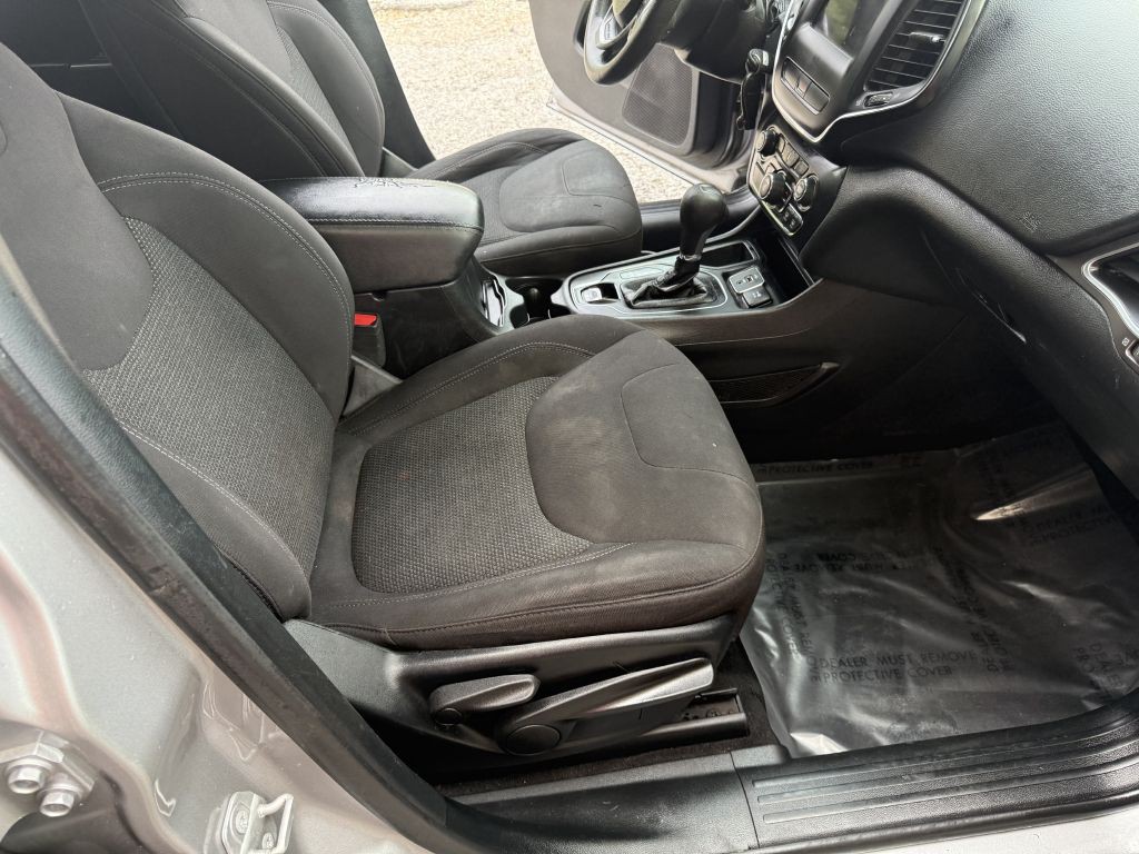 2019 Jeep Cherokee Image 9