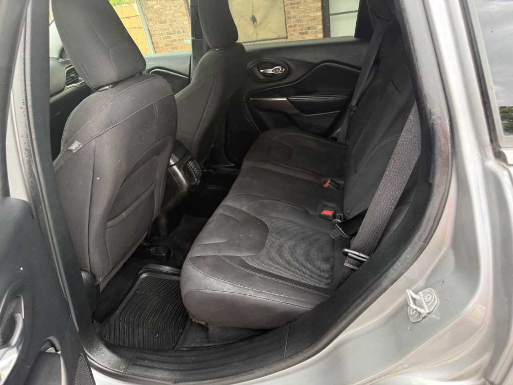 2019 Jeep Cherokee Image 10