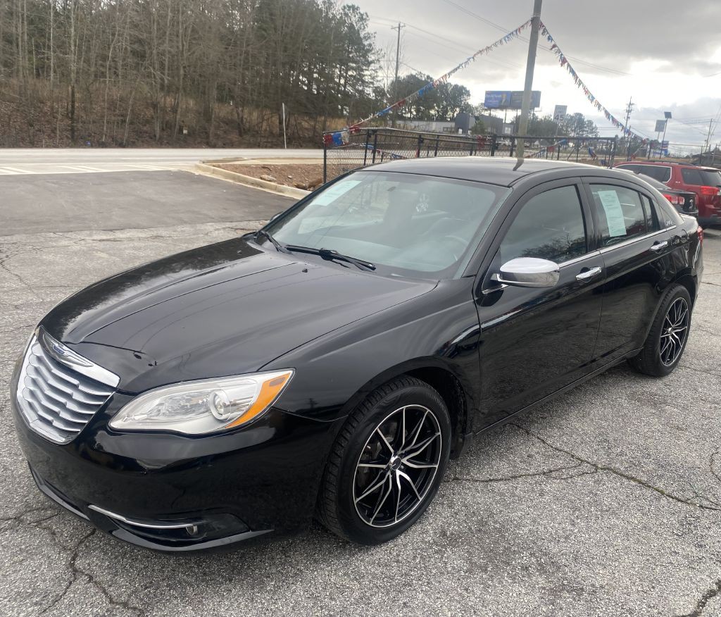 2013 Chrysler 200 Image 1