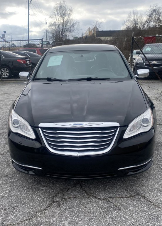 2013 Chrysler 200 Image 2