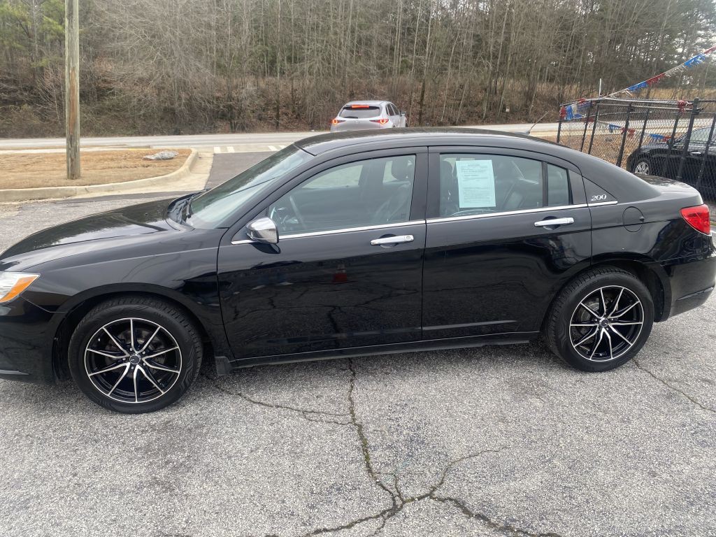 2013 Chrysler 200 Image 3