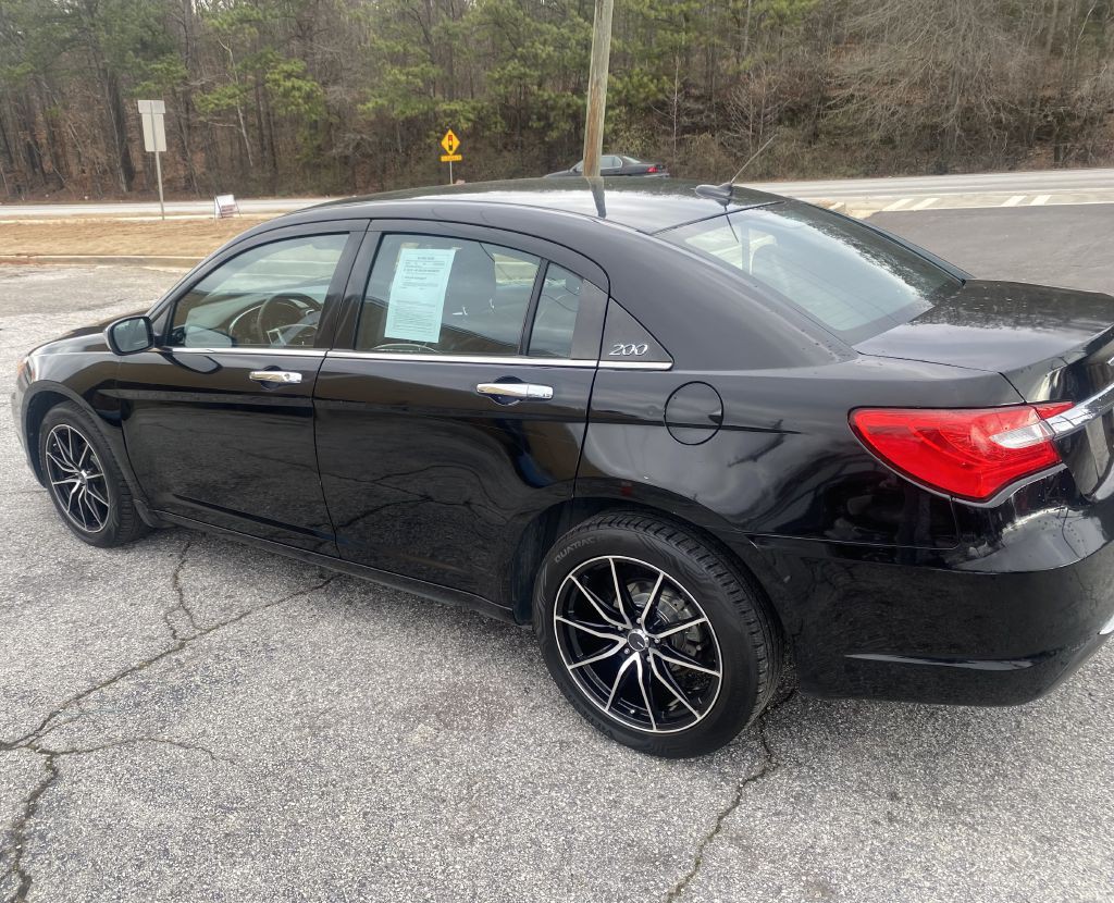 2013 Chrysler 200 Image 4