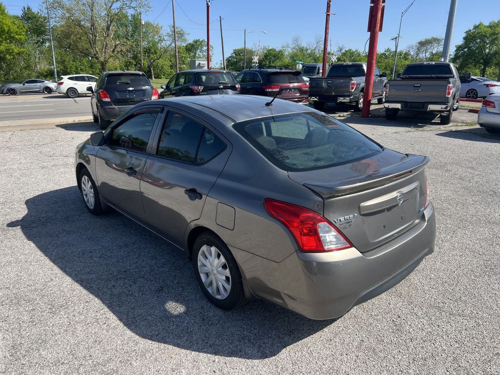 2015 Nissan Versa Image 2