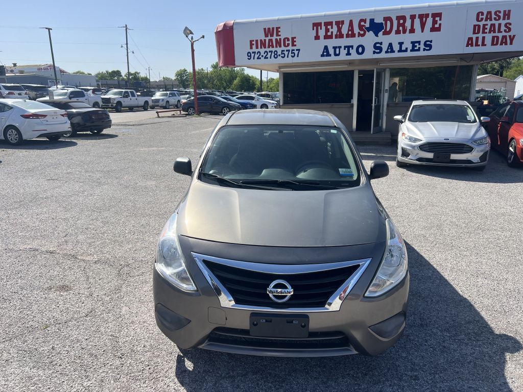 2015 Nissan Versa Image 4