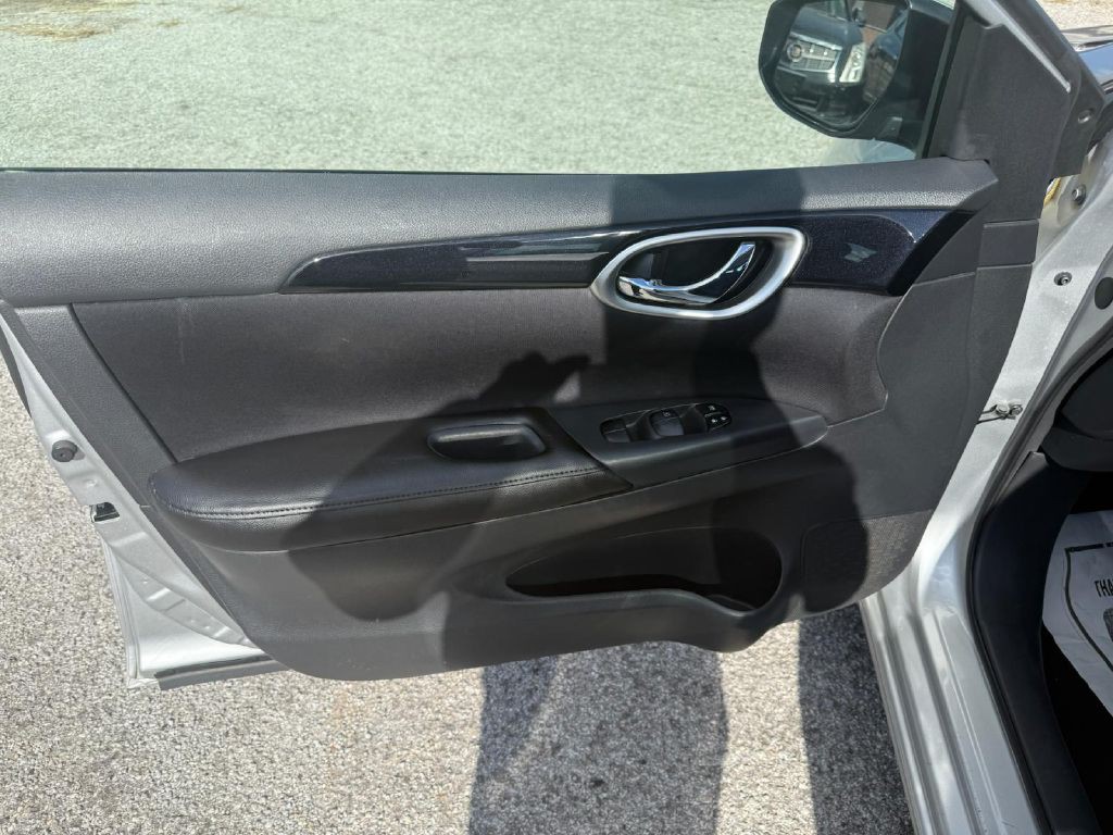 2016 Nissan Sentra Image 9