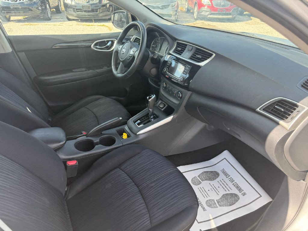 2016 Nissan Sentra Image 13