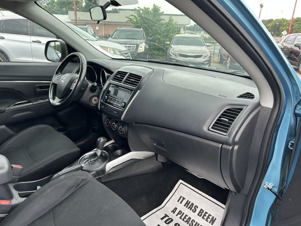 2014 Mitsubishi Outlander Image 16