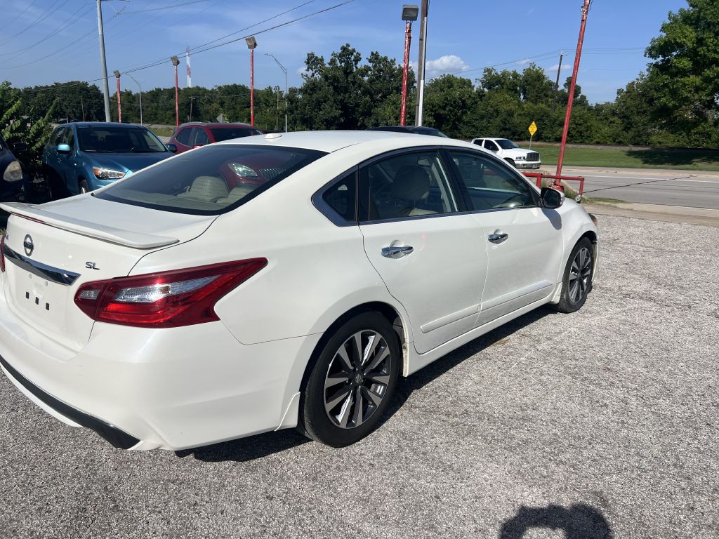 2017 Nissan Altima Image 7