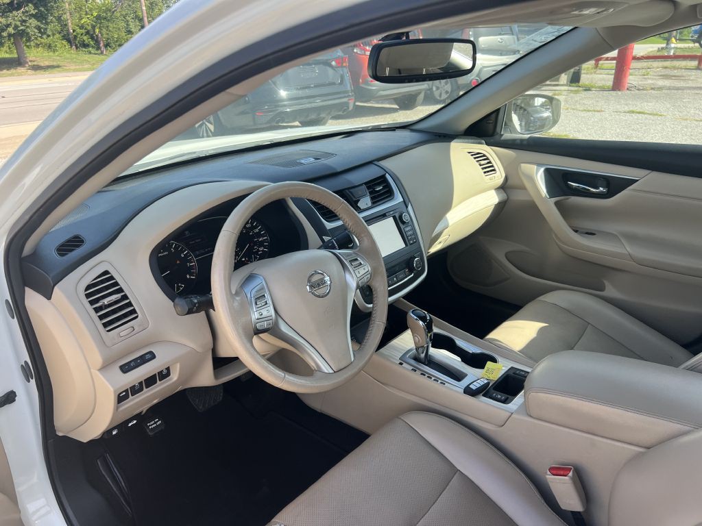 2017 Nissan Altima Image 9