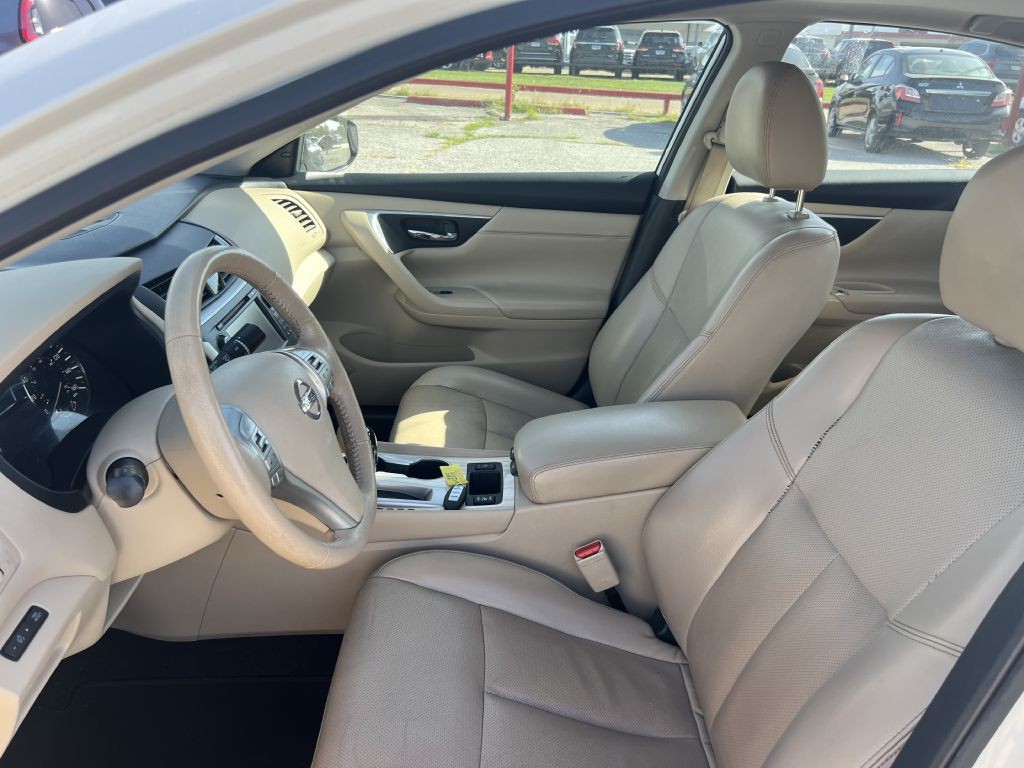 2017 Nissan Altima Image 10