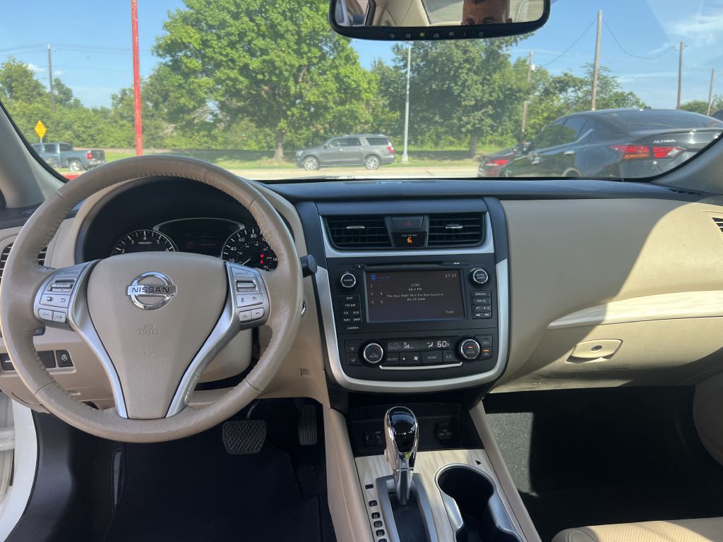 2017 Nissan Altima Image 11