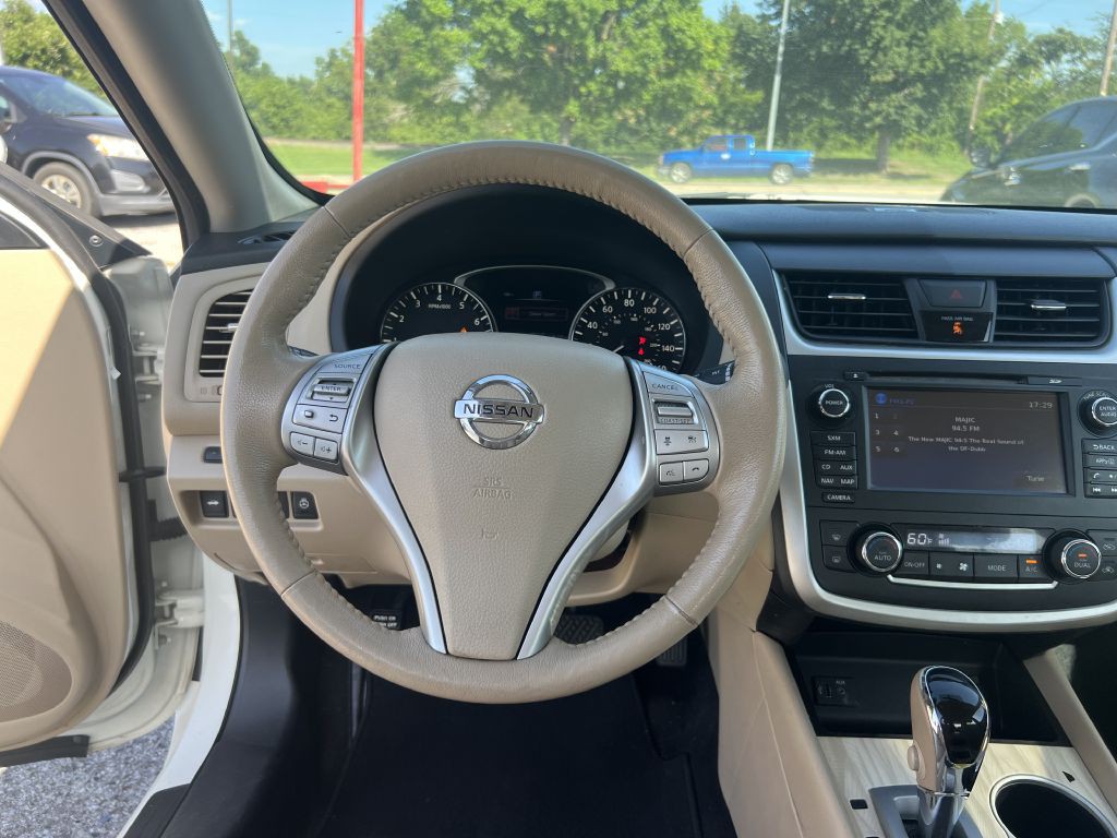 2017 Nissan Altima Image 12