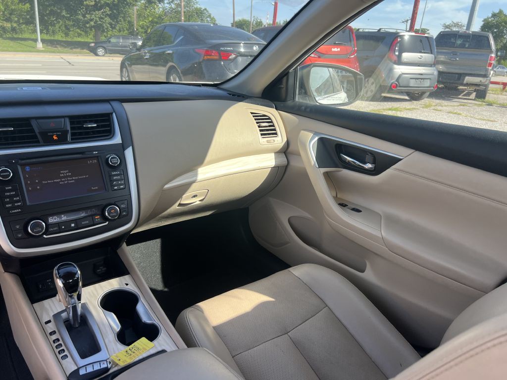 2017 Nissan Altima Image 13