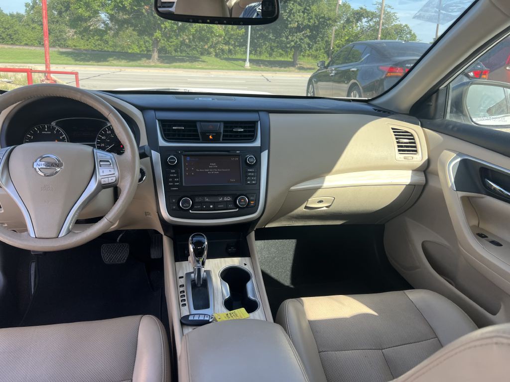 2017 Nissan Altima Image 14