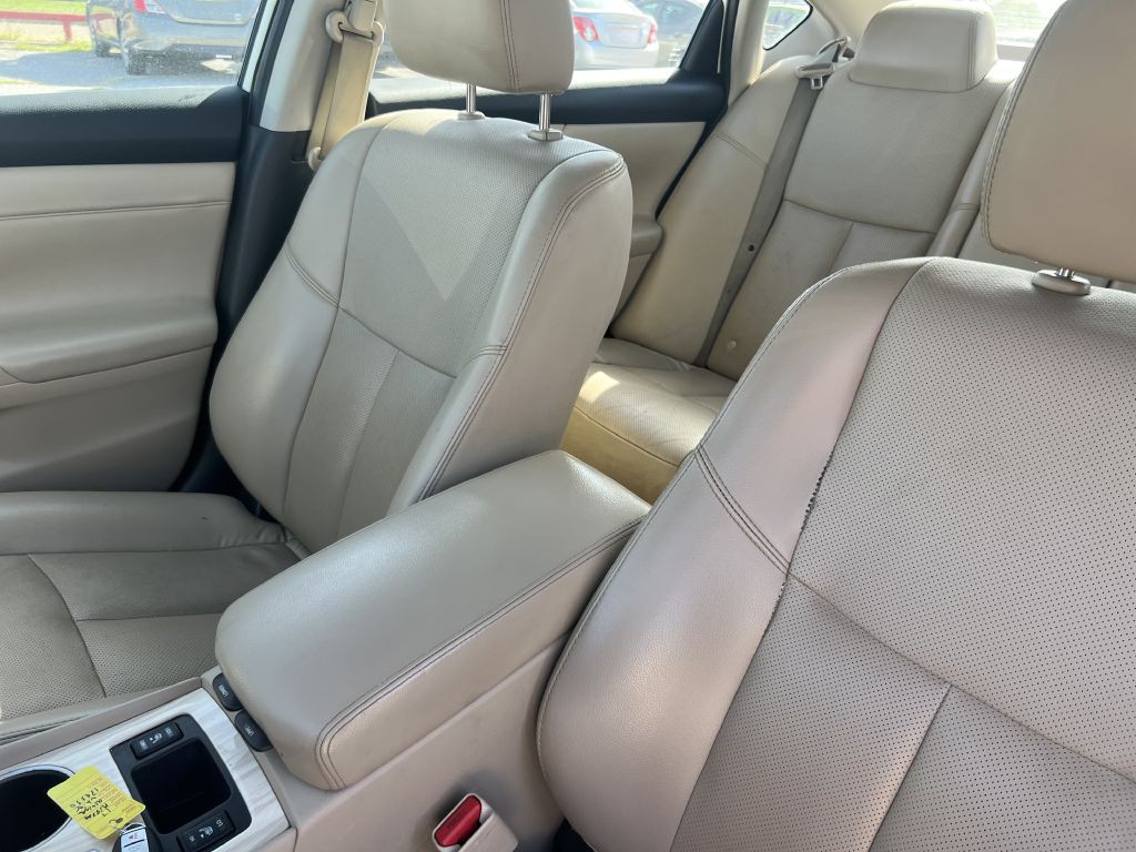 2017 Nissan Altima Image 16
