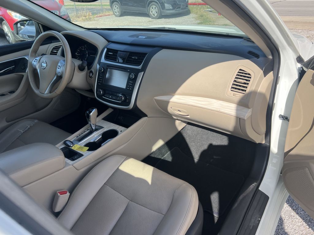 2017 Nissan Altima Image 17