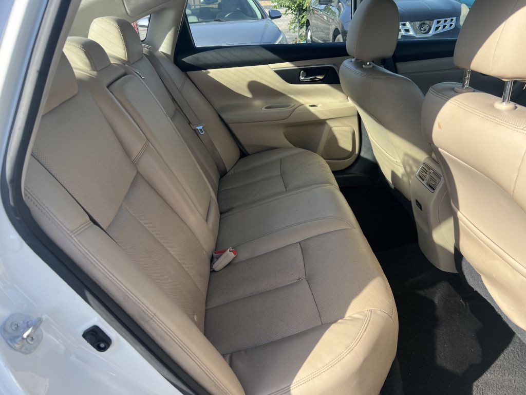 2017 Nissan Altima Image 24