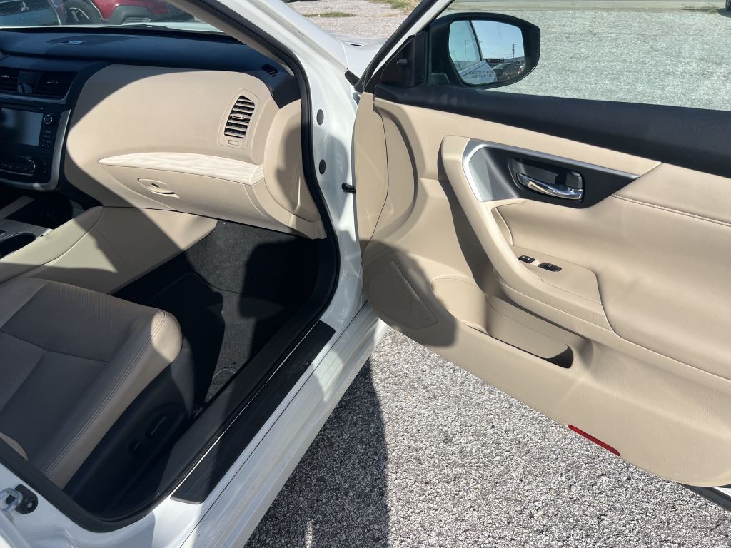 2017 Nissan Altima Image 27