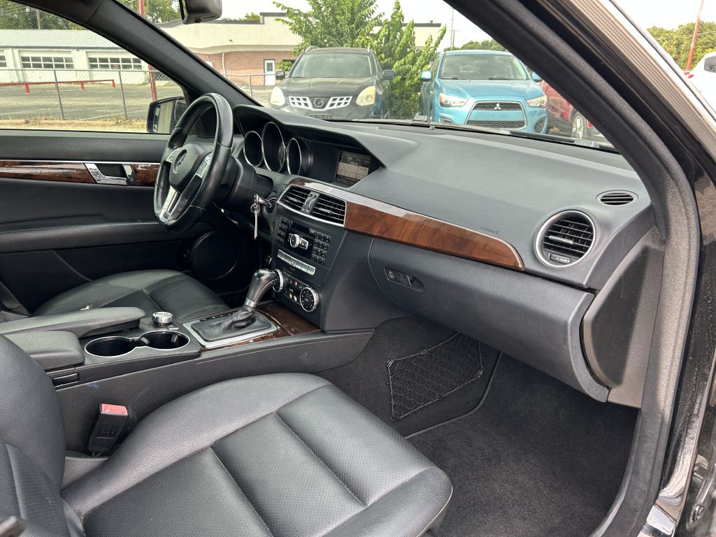 2014 Mercedes-Benz C-Class Image 17