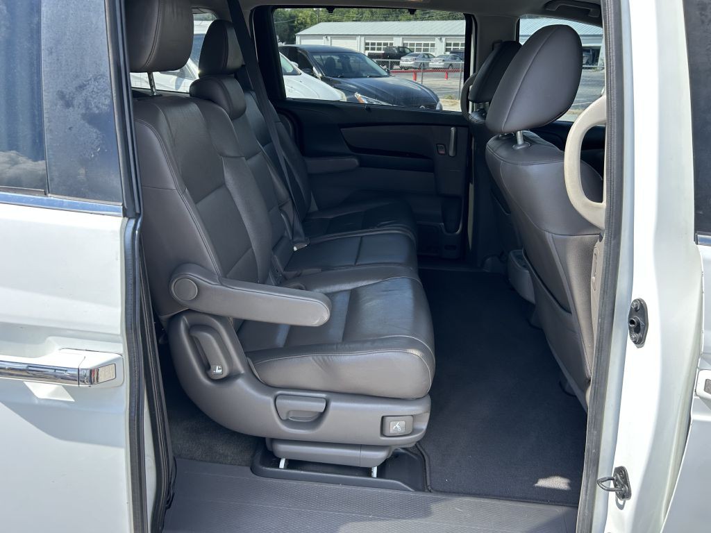 2012 Honda Odyssey Image 16