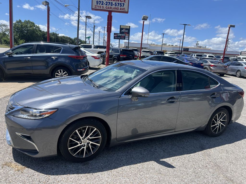 2016 Lexus ES Image 4