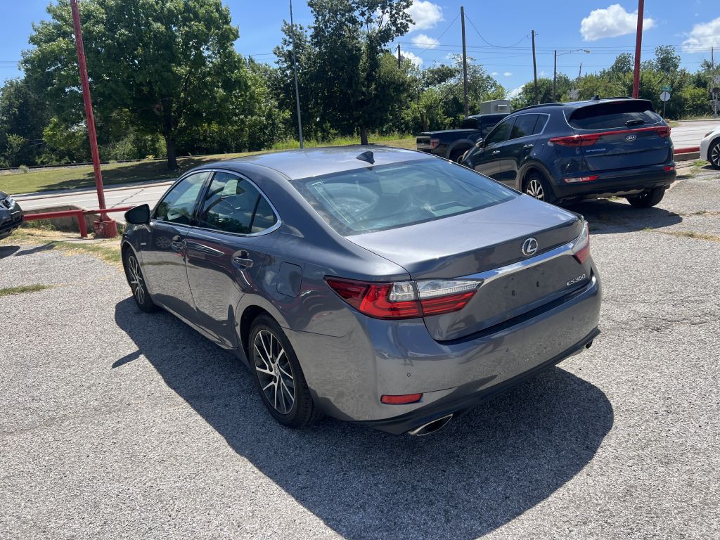 2016 Lexus ES Image 5