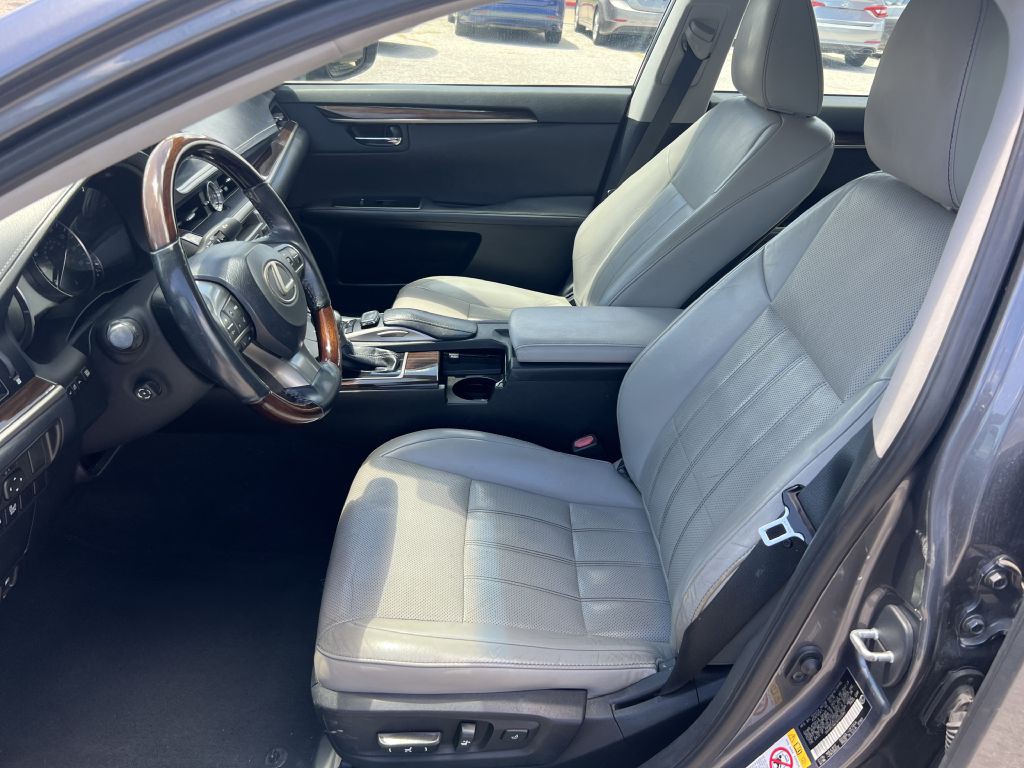 2016 Lexus ES Image 10